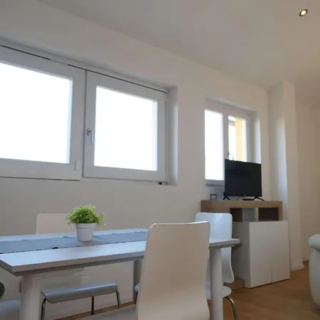 Vr Attico Di Lino Verona